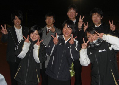 10000ｍ記録挑戦競技会で　　後列右から2番目が益田幹事長