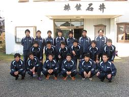 学連選抜の合宿で-後列左端が佐藤ﾏﾈｰｼﾞｬｰ（12月9日、千葉県富津市）